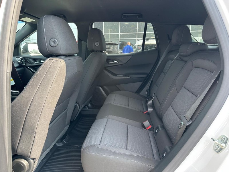 Chevrolet Equinox Vehicle Full-screen Gallery Image 5