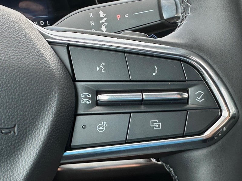 Chevrolet Equinox Vehicle Full-screen Gallery Image 9