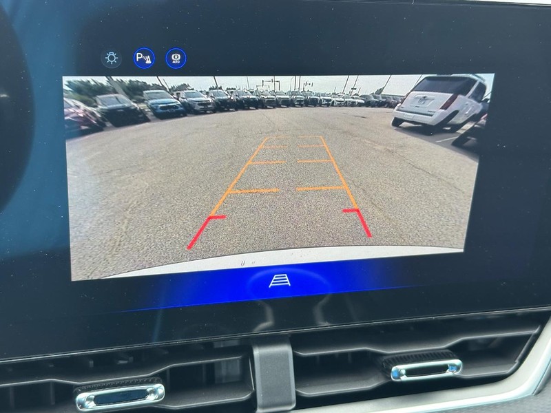 Chevrolet Equinox Vehicle Full-screen Gallery Image 12