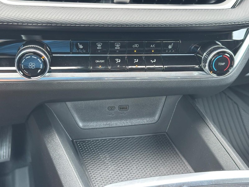 Chevrolet Equinox Vehicle Full-screen Gallery Image 13