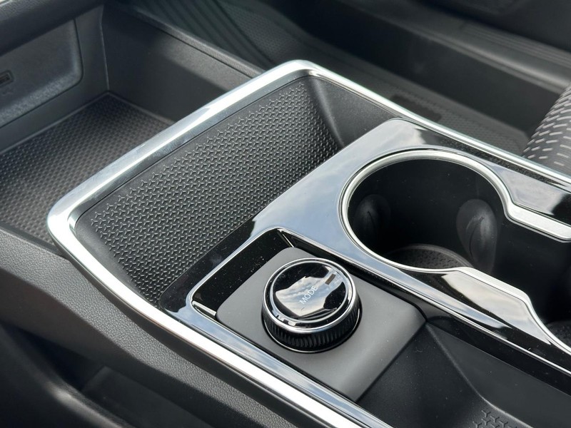 Chevrolet Equinox Vehicle Full-screen Gallery Image 14