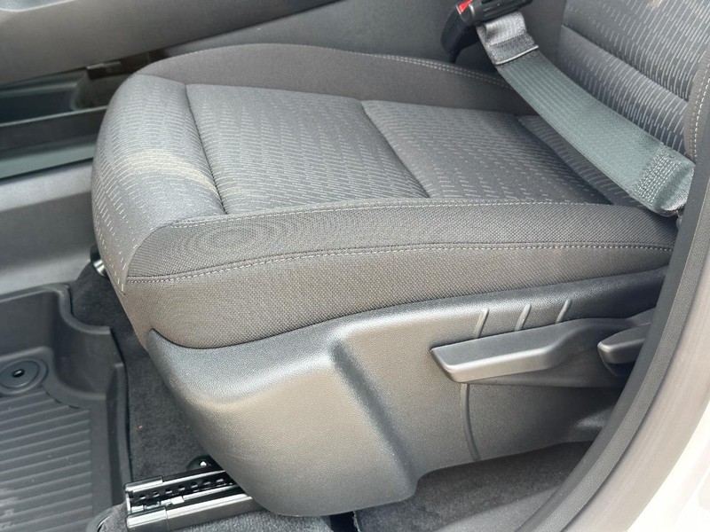 Chevrolet Equinox Vehicle Full-screen Gallery Image 17