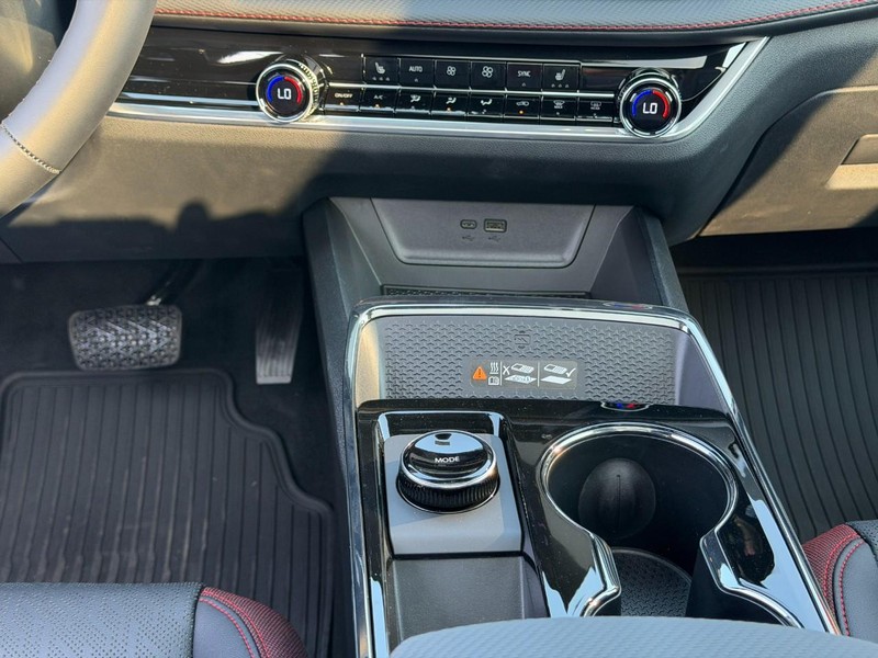 Chevrolet Equinox Vehicle Full-screen Gallery Image 9