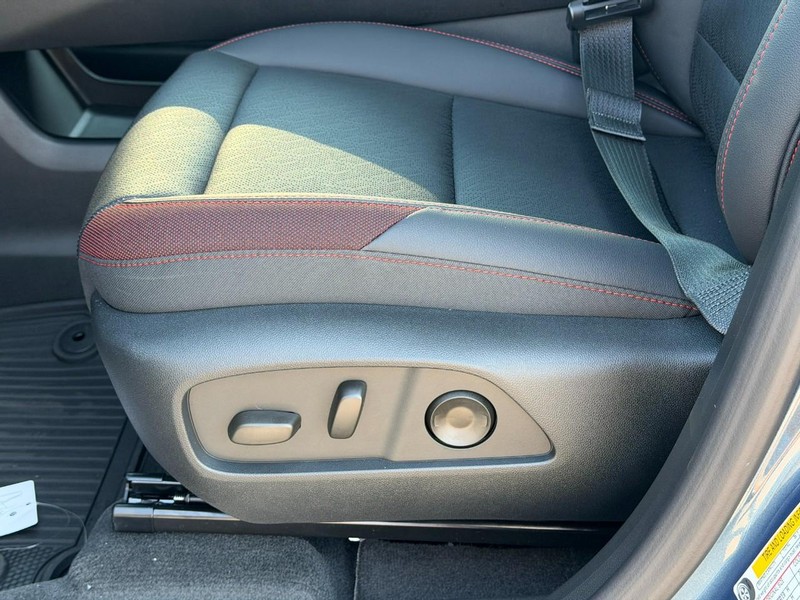 Chevrolet Equinox Vehicle Full-screen Gallery Image 11