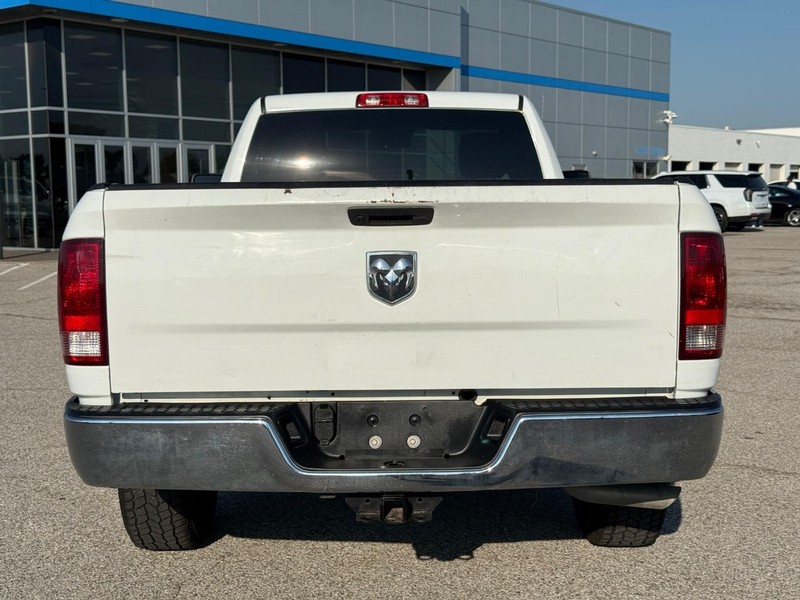 Ram 1500 Classic Vehicle Full-screen Gallery Image 4