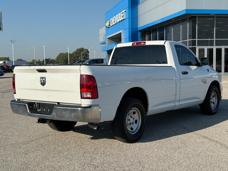 Ram 1500 Classic Vehicle Full-screen Gallery Image 5