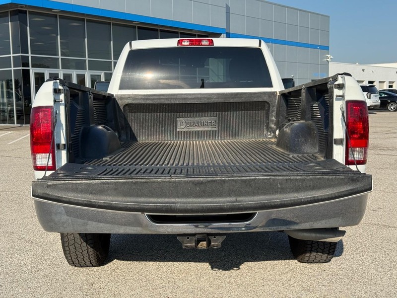 Ram 1500 Classic Vehicle Full-screen Gallery Image 6