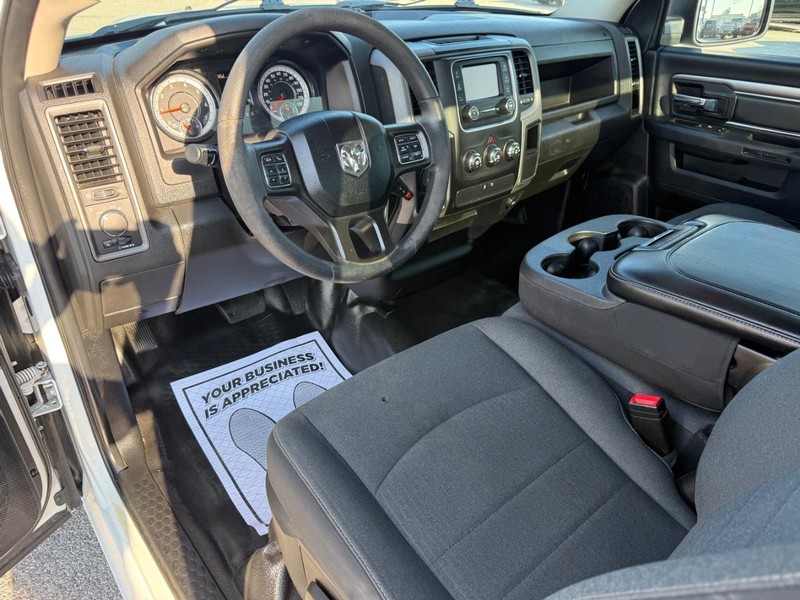 Ram 1500 Classic Vehicle Full-screen Gallery Image 11