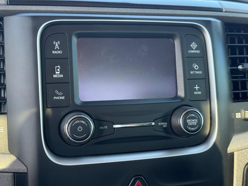 Ram 1500 Classic Vehicle Full-screen Gallery Image 16