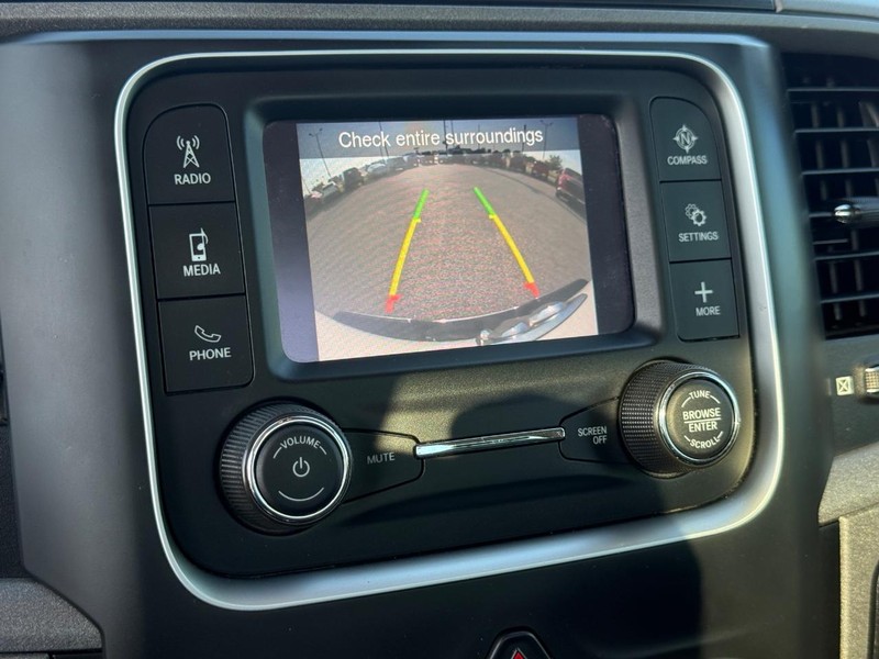 Ram 1500 Classic Vehicle Full-screen Gallery Image 17
