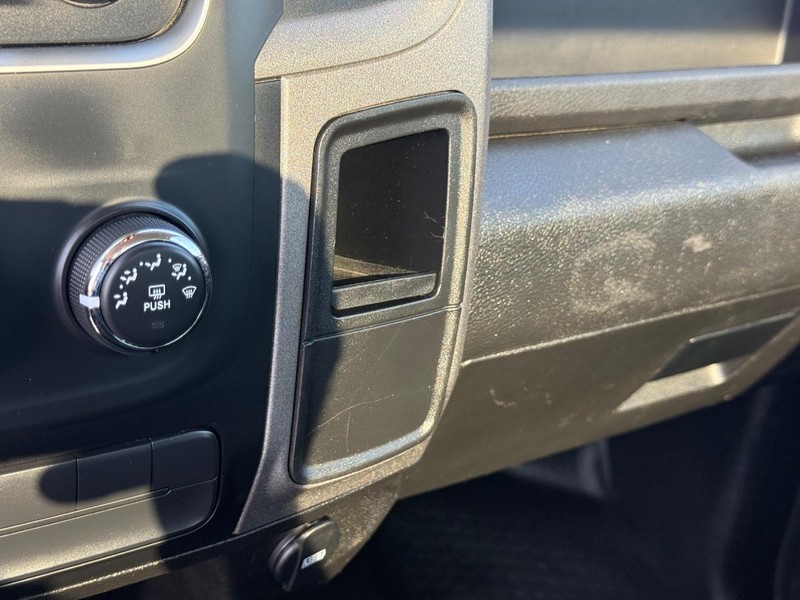 Ram 1500 Classic Vehicle Full-screen Gallery Image 19