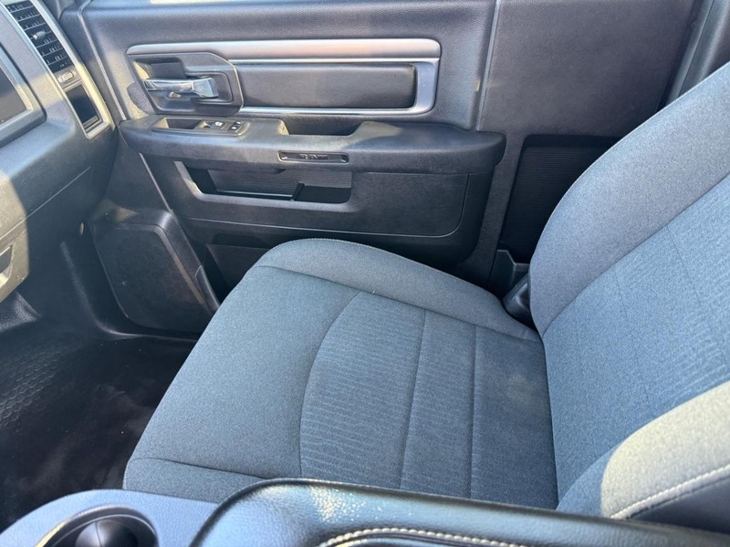Ram 1500 Classic Vehicle Full-screen Gallery Image 20