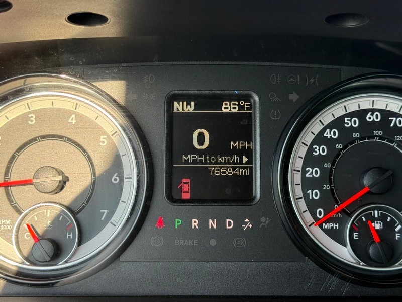 Ram 1500 Classic Vehicle Full-screen Gallery Image 21