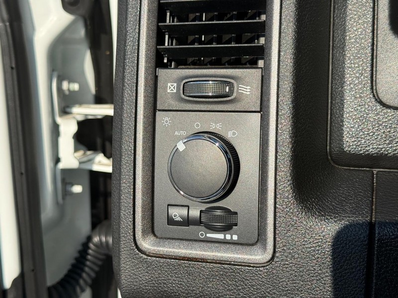 Ram 1500 Classic Vehicle Full-screen Gallery Image 22