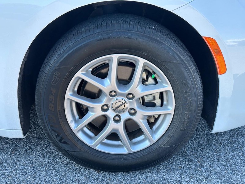 Chrysler Voyager Vehicle Full-screen Gallery Image 7