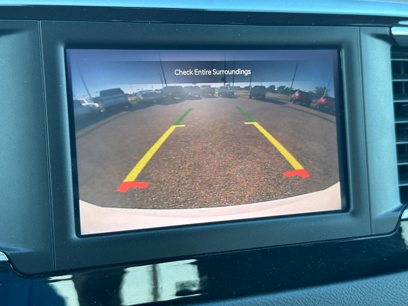 Chrysler Voyager Vehicle Full-screen Gallery Image 18