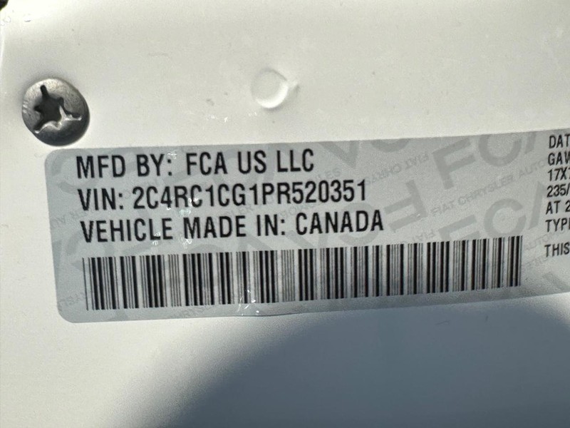 Chrysler Voyager Vehicle Full-screen Gallery Image 26