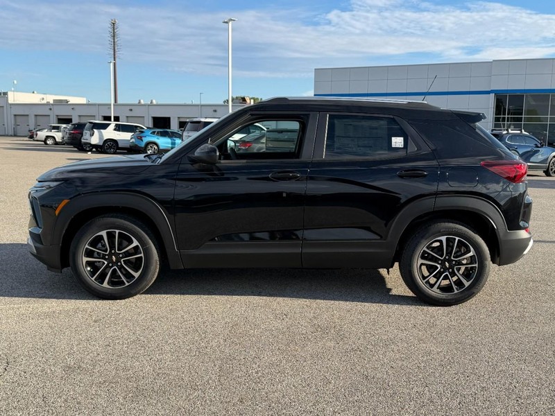 Chevrolet TrailBlazer Vehicle Full-screen Gallery Image 2