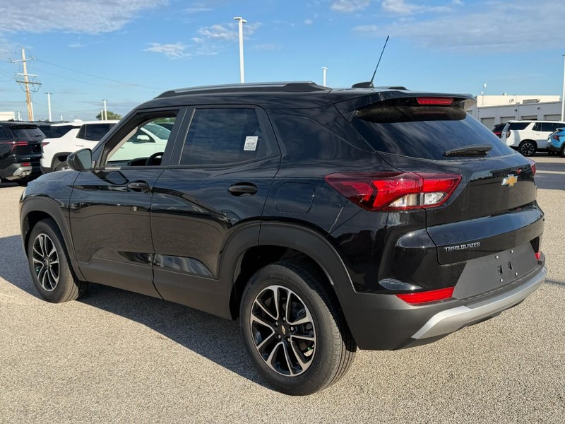 Chevrolet TrailBlazer Vehicle Full-screen Gallery Image 3