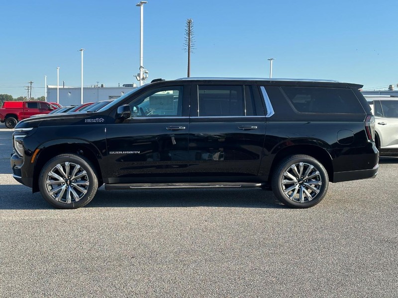Chevrolet Suburban Vehicle Full-screen Gallery Image 2