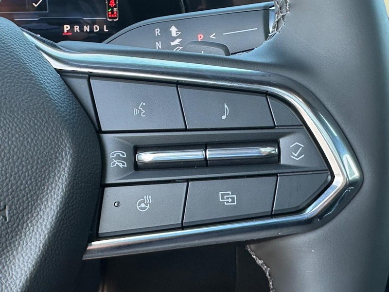 Chevrolet Suburban Vehicle Full-screen Gallery Image 12