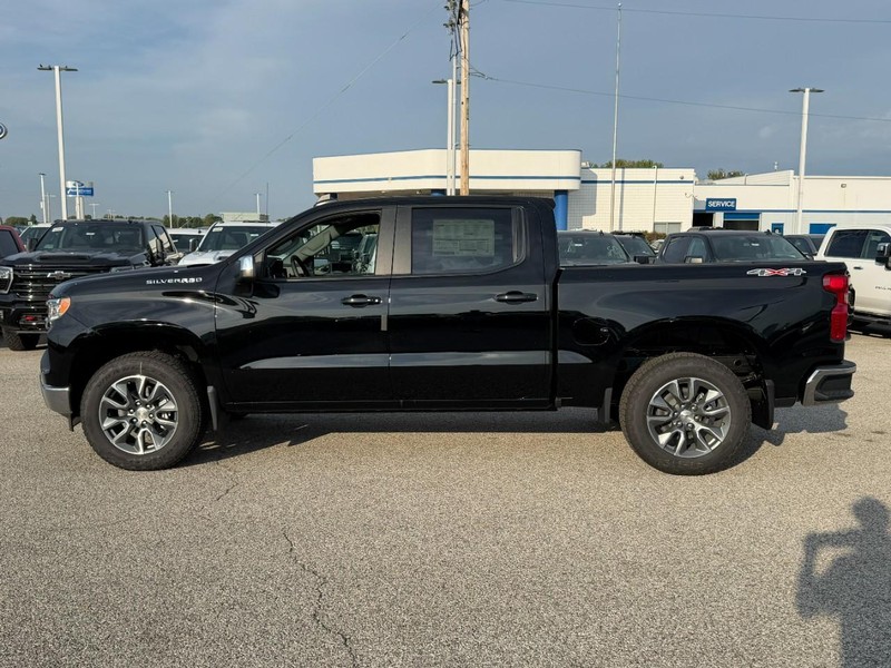 Chevrolet Silverado 1500 Vehicle Full-screen Gallery Image 2