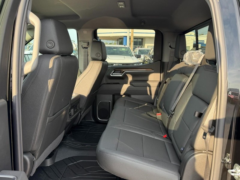 Chevrolet Silverado 1500 Vehicle Full-screen Gallery Image 4