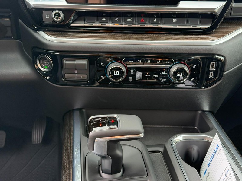 Chevrolet Silverado 1500 Vehicle Full-screen Gallery Image 8