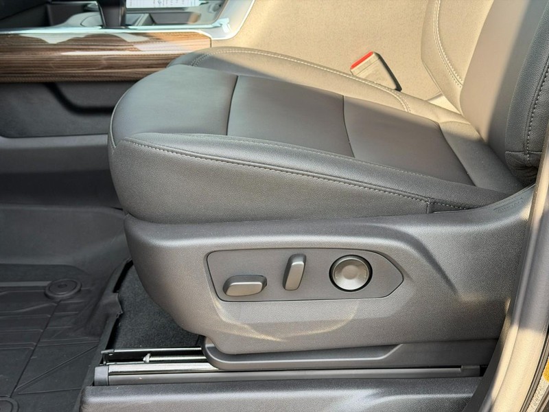 Chevrolet Silverado 1500 Vehicle Full-screen Gallery Image 10