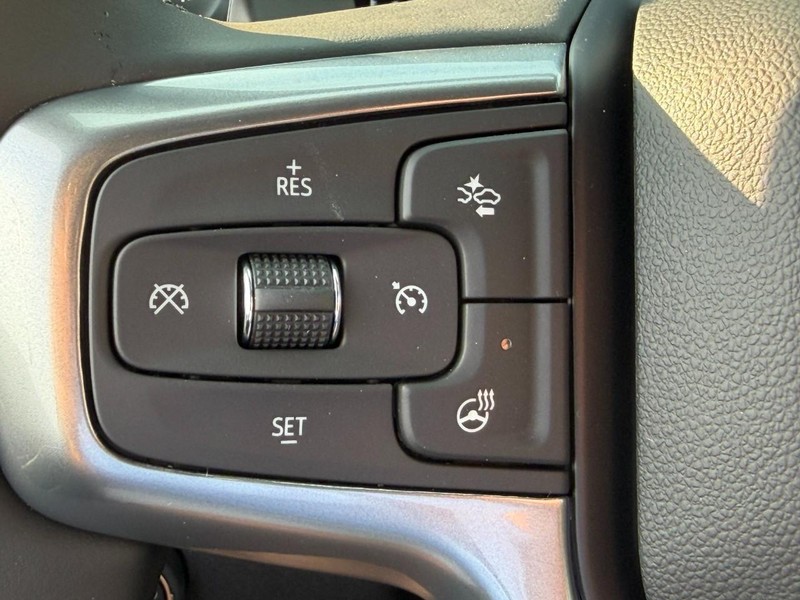 Chevrolet Silverado 1500 Vehicle Full-screen Gallery Image 11