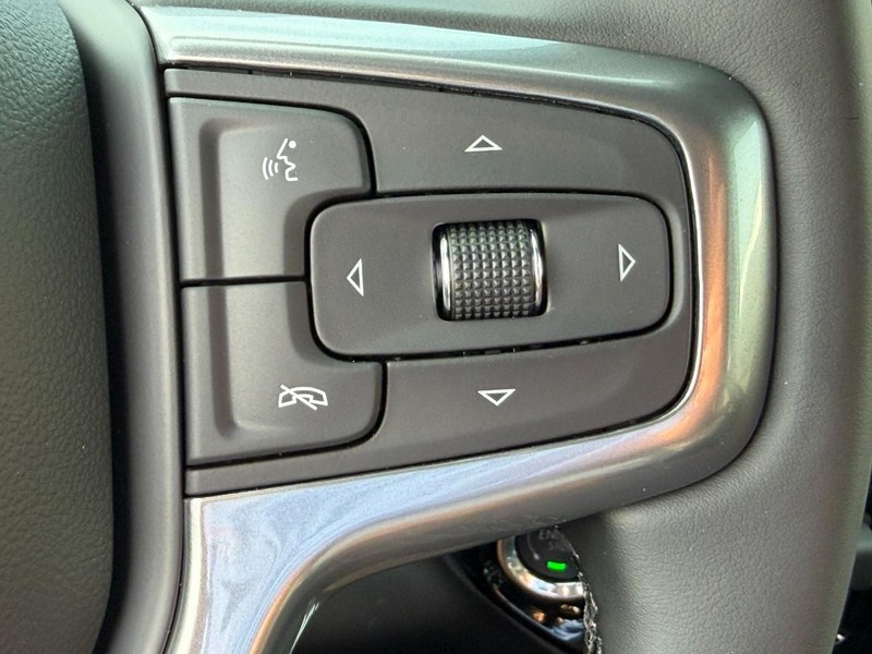 Chevrolet Silverado 1500 Vehicle Full-screen Gallery Image 12