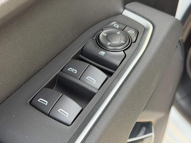 Chevrolet Silverado 1500 Vehicle Full-screen Gallery Image 8