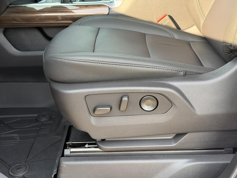 Chevrolet Silverado 1500 Vehicle Full-screen Gallery Image 9