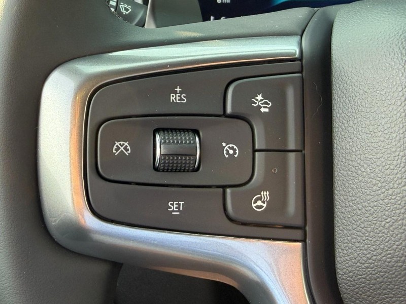 Chevrolet Silverado 1500 Vehicle Full-screen Gallery Image 10