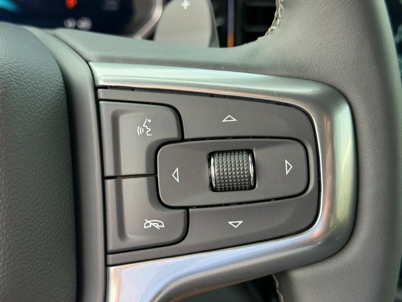 Chevrolet Silverado 1500 Vehicle Full-screen Gallery Image 11
