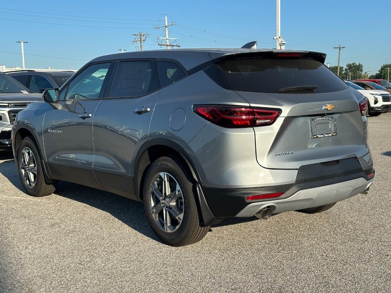 Chevrolet Blazer Vehicle Full-screen Gallery Image 3
