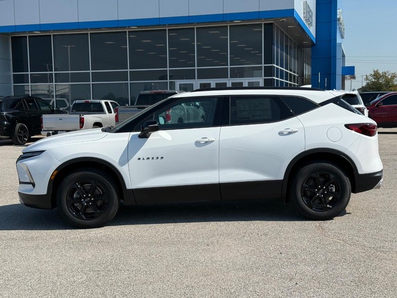 Chevrolet Blazer Vehicle Full-screen Gallery Image 2