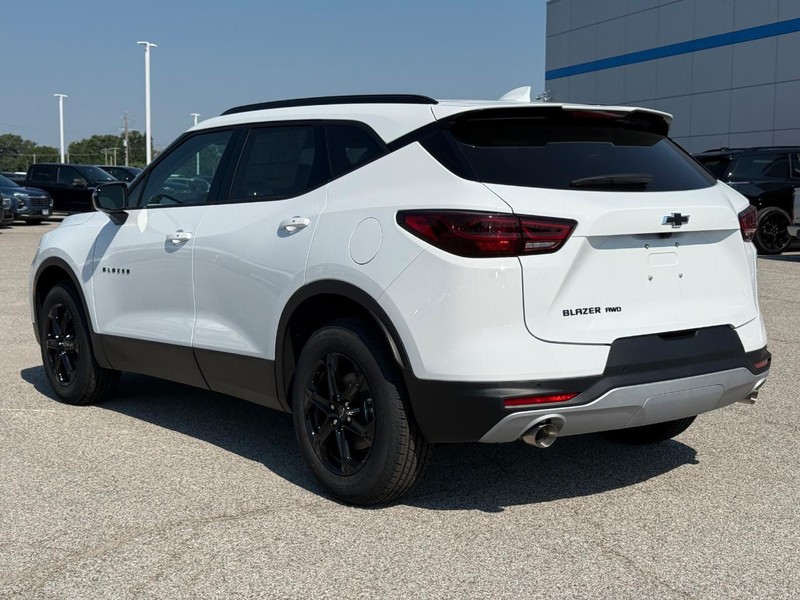 Chevrolet Blazer Vehicle Full-screen Gallery Image 3