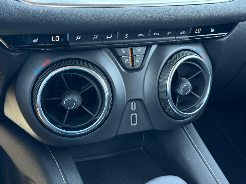 Chevrolet Blazer Vehicle Full-screen Gallery Image 14