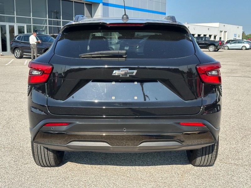 Chevrolet Trax Vehicle Full-screen Gallery Image 4