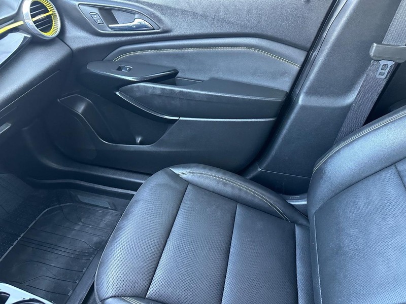 Chevrolet Trax Vehicle Full-screen Gallery Image 21