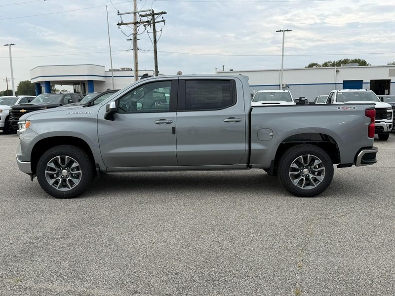 Chevrolet Silverado 1500 Vehicle Full-screen Gallery Image 2