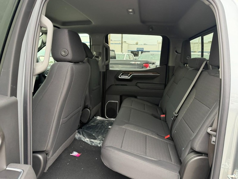 Chevrolet Silverado 1500 Vehicle Full-screen Gallery Image 4
