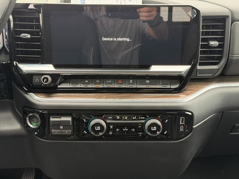 Chevrolet Silverado 1500 Vehicle Full-screen Gallery Image 7