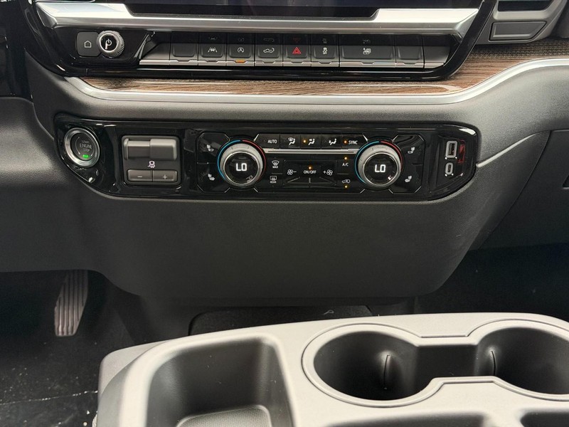Chevrolet Silverado 1500 Vehicle Full-screen Gallery Image 8