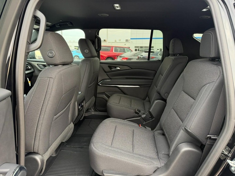 Chevrolet Traverse Vehicle Full-screen Gallery Image 4