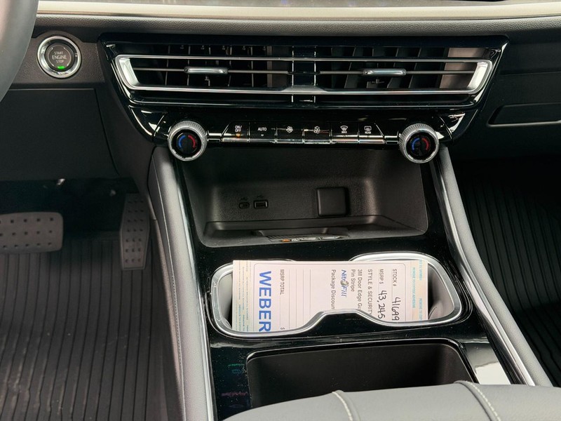 Chevrolet Traverse Vehicle Full-screen Gallery Image 9