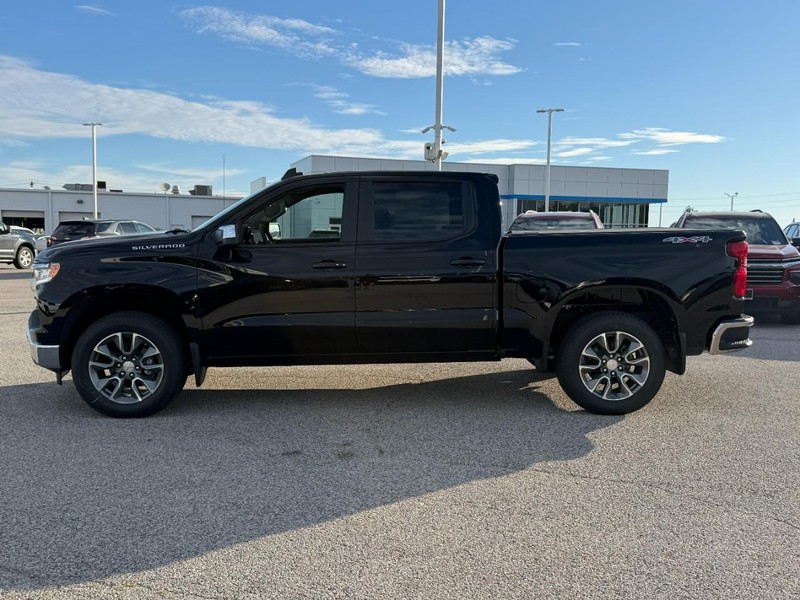 Chevrolet Silverado 1500 Vehicle Full-screen Gallery Image 2