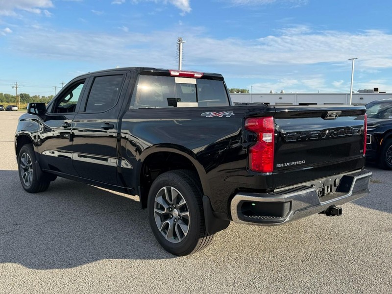 Chevrolet Silverado 1500 Vehicle Full-screen Gallery Image 3