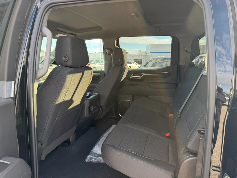 Chevrolet Silverado 1500 Vehicle Full-screen Gallery Image 4